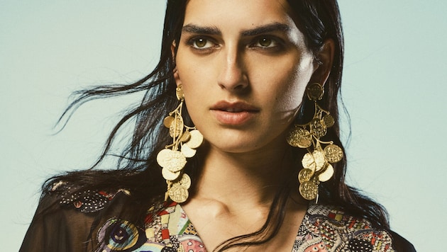 The new collection by H&amp;M and Anamika Khanna is inspired by the colors and patterns of India. (Bild: H&M)