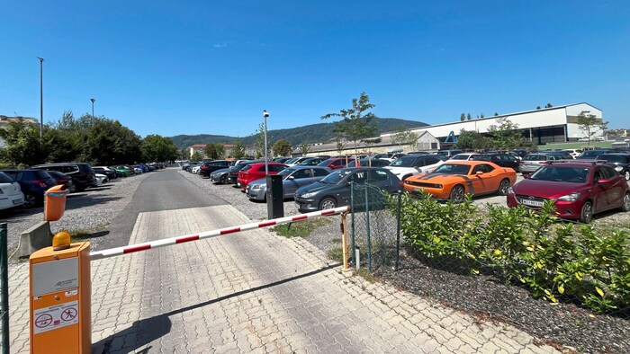 The site on the Bahnhofgürtel is currently a parking lot. Actually, buildings with a gross floor ...