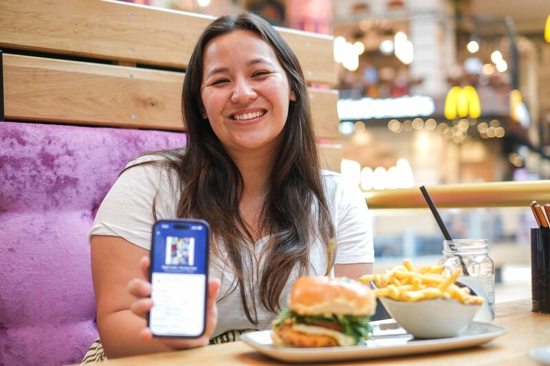 Nicole Kobler: „Es ist leider die richtige Entscheidung gewesen die Konzerte abzusagen, aber ich bin trotzdem extrem traurig. Die Aktion von „Le Burger“ finde ich eine super Idee.“  (Bild: Horst Einöder/Flashpictures)