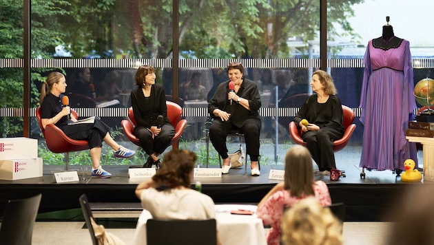 Intendantin Elisabeth Sobotka (2. von links) im Gespräch mit Brigitte Fassbaender (2. von rechts) (Bild: ©anja koehler | anjakoehler.de)