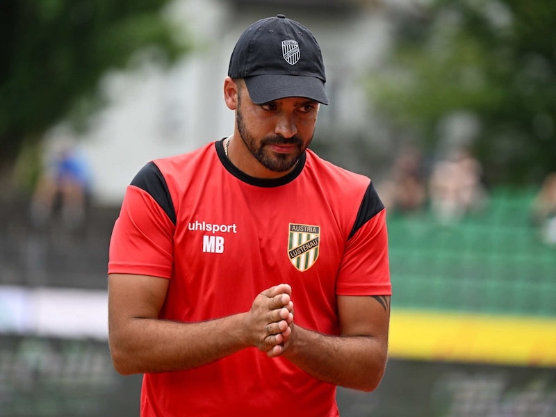 Martin Brenner wird nach seiner im Derby abgesessenen Sperre gegen Hartberg wieder auf der Trainerbank Platz nehmen dürfen. (Bild: GEPA/GEPA pictures)