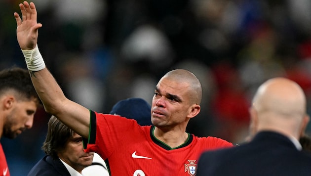 Pepe hangs up his soccer boots. (Bild: AFP/APA/PATRICIA DE MELO MOREIRA)