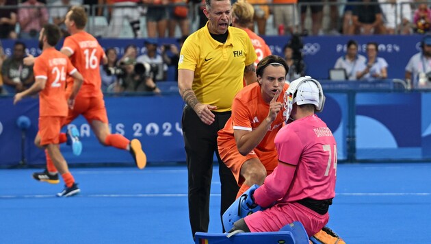 Exciting scene: Duco Telgenkamp provokes Jean-Paul Danneberg. (Bild: AFP/ARUN SANKAR)