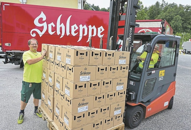 Lkw bringen das Bier vom Lager direkt zu den Wirten. (Bild: Evelyn Hronek/EVELYN HRONEK)