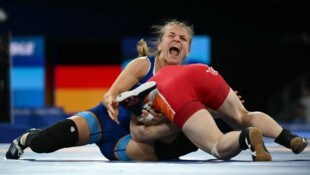 Annika Wendle schreit vor Schmerzen.