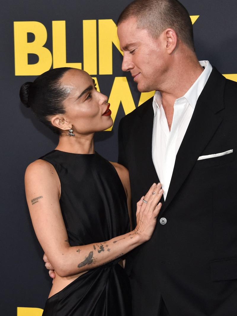 Zoe Kravitz und Channing Tatum zeigten sich bei ihrem Red-Carpet-Debüt verliebt. (Bild: APA/AFP/Chris Delmas)