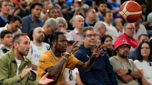 Nach dem Besuch eines Olympia-Basketballspiels klickten für Travis Scott am Freitag die ...