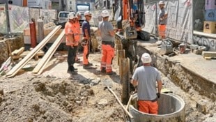 Ein Bild ohne Seltenheitswert. Seit Jahren leiden die Anrainer unter Baustellen. Nun verzögert sich das komplette Projekt der Wiener Linien um Jahre. (Bild: Johannes Zinner)