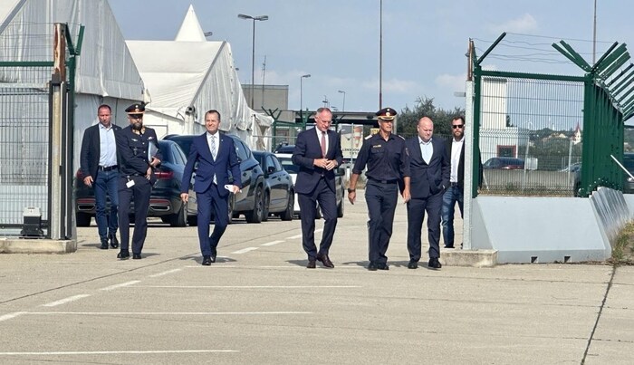 Karner mit Huber und Tatzgern am Freitag an der Grenze: „Schleppergruppierungen haben sich nicht ...
