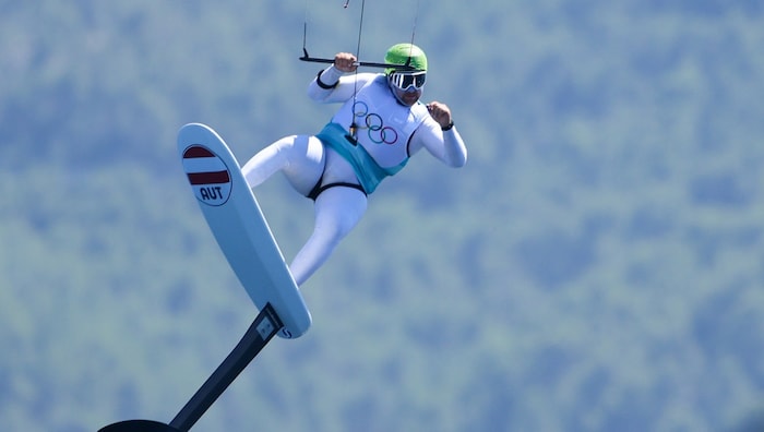 Valentin Bontus auf seinem Kiteboard