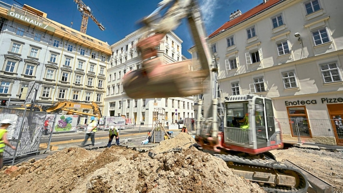 Vienna's inner-city subway network will be expanded until 2030. An emergency exit at Augustinplatz is planned for the future U2 subway line.