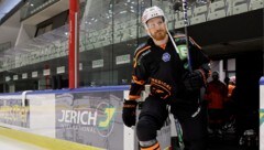 99ers-Kapitän Korbinian Holzer droht dem Grazer Eishockey-Team wochenlang auszufallen. Damit verpasst der Haudegen wohl die entscheidene Phase. (Bild: GEPA)