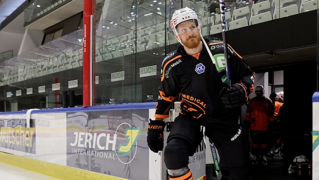 99ers captain Korbinian Holzer is in danger of missing weeks of action for the Graz ice hockey team. This means the veteran will probably miss the decisive phase. (Bild: GEPA/GEPA pictures)