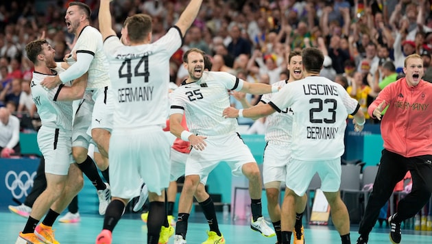 Deutschlands Handballer stehen im Olympia-Finale. (Bild: AP ( via APA) Austria Presse Agentur/ASSOCIATED PRESS)