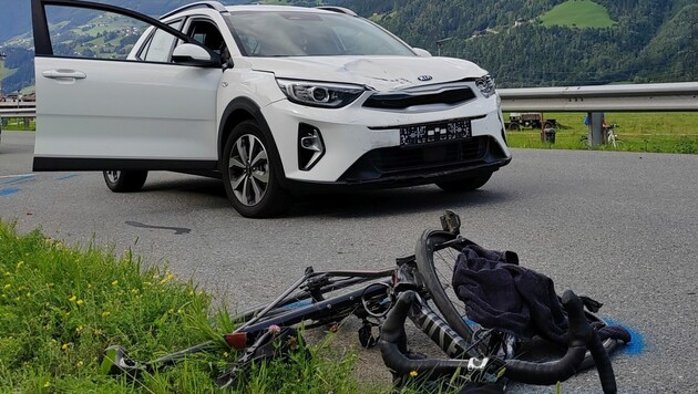 The car knocked down the racing cyclist. (Bild: ZOOM Tirol)