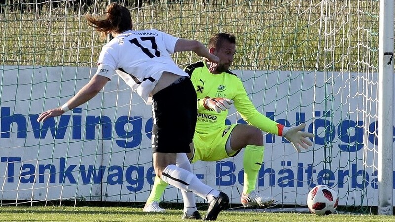 Goalie Meißnitzer – lange in Bürmoos eine Macht, jetzt als reaktivierter Hexer auch in Eugendorf nicht zu ersetzen. (Bild: Andreas Tröster)