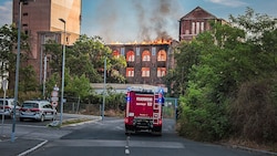 Die Sirenen heulten Samstagfrüh in Schwechat. (Bild: krone.at-Leserreporter)