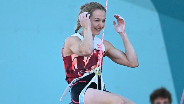 Jessica Pilz celebrates bronze! (Bild: APA/AFP/Fabrice COFFRINI)