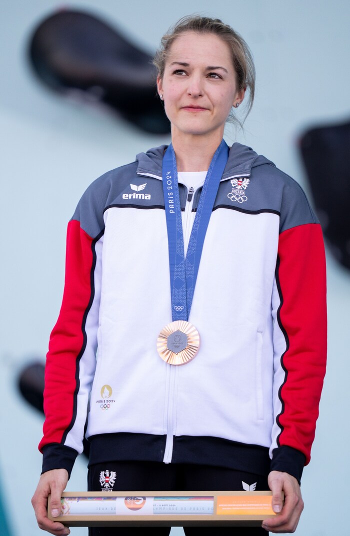 Pilz mit ihrer Bronzemedaille
