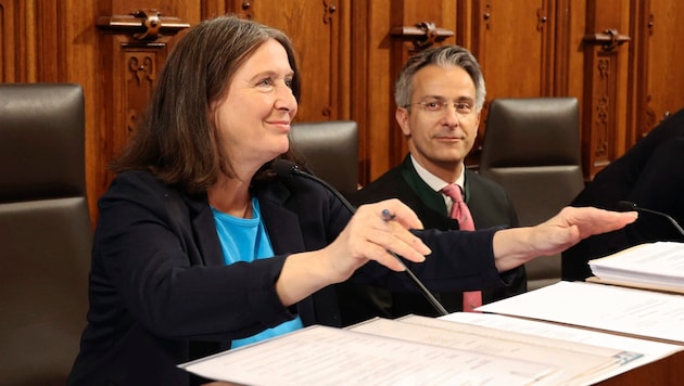 Elke Kahr and Kurt Hohensinner disagree on the subject of social welfare. (Bild: Jauschowetz Christian/Christian Jauschowetz)