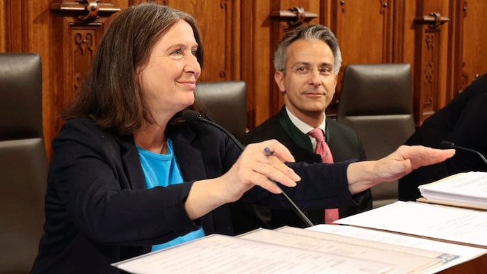 Kurt Hohensinner (ÖVP) mit Stadtchefin Elke Kahr (KPÖ)