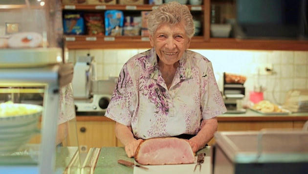 Für Frau Haslinger gibt es nichts Schöneres als zu arbeiten (Bild: Bartel Gerhard)