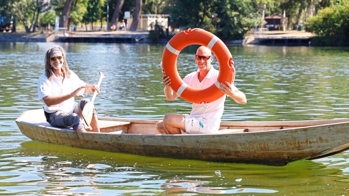 Erich Grellmann (left) and Roman Hollaus are lifeguards at the Gänsehäufel - with plenty of experience.