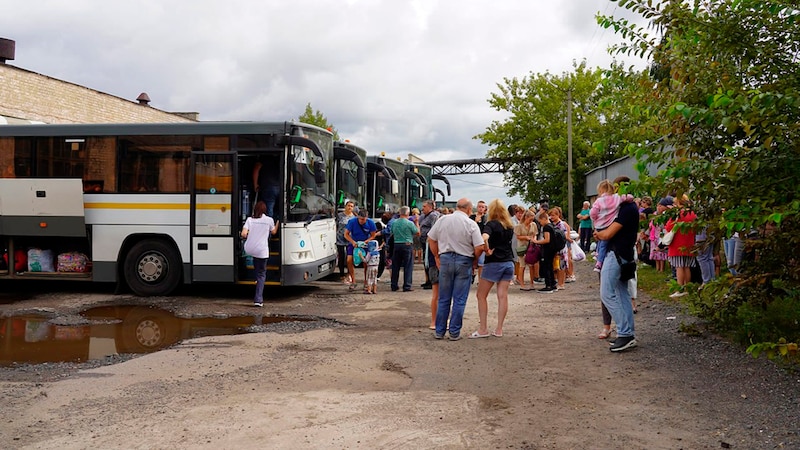 Evakuierungen aus der russischen Grenzregion (Bild: ASSOCIATED PRESS)