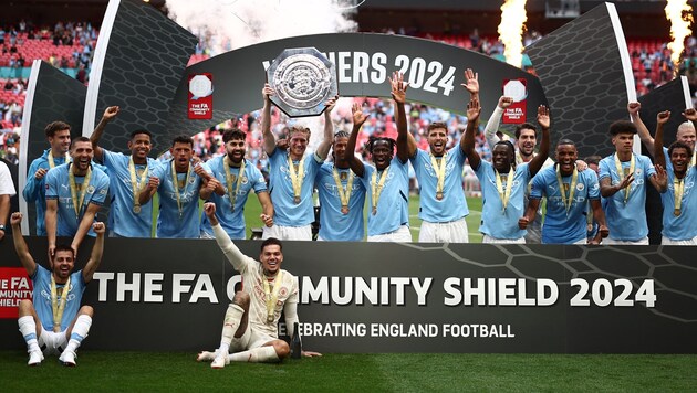 Manchester City win the English Super Cup. (Bild: APA/AFP/HENRY NICHOLLS)