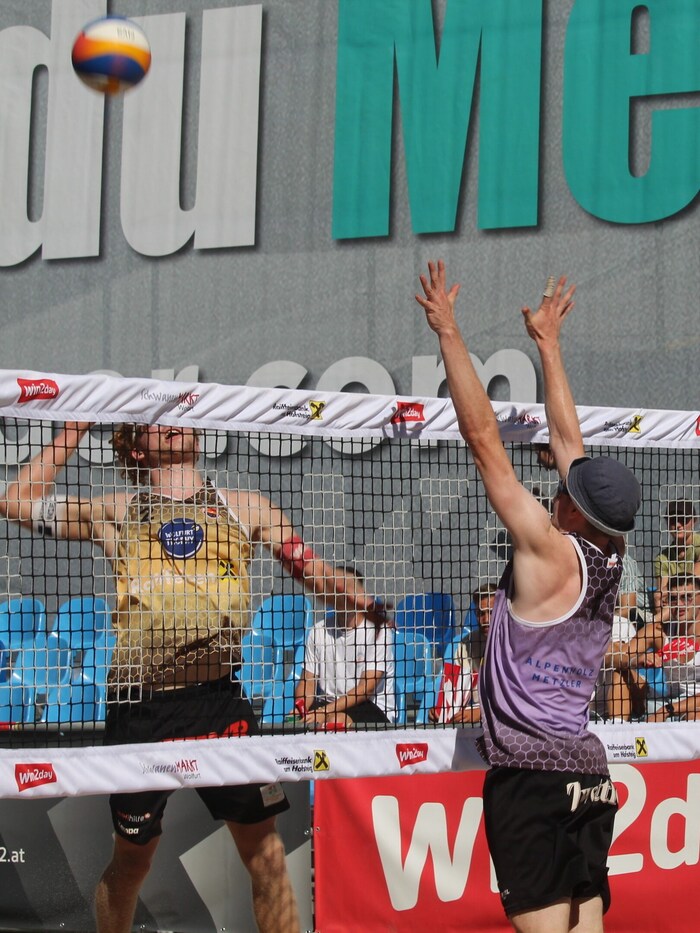 Reiter also proved strong at the net, launching several attacks and thrilling the fans with ...