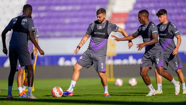 Dragovic (center) has been in Austria training for just under two weeks. (Bild: GEPA/GEPA pictures)