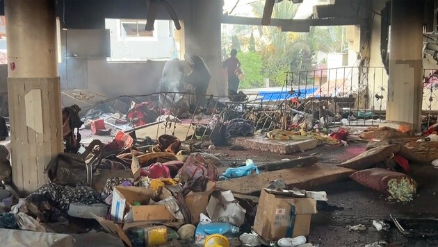 The school in Gaza City lay in ruins after the attack on Saturday morning. (Bild: APA/AP)