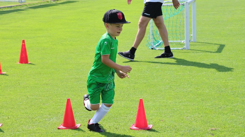 ...dazu gehören Übungen mit und ohne Ball... (Bild: Birbaumer Johanna)