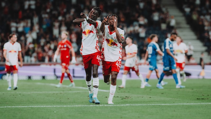 Moussa Yeo (li.) zeigte seine bisher stärkste Leistung im Bullen-Dress, auch Dorgeles Nene überzeugte gegen BW Linz. (Bild: Red Bull Salzburg/Andreas Schaad)