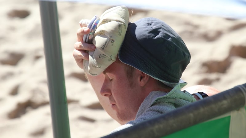 Trotz der Gluthitze in der Beacharena an der Ach hätte Lokalmatador Jakob Reiter gerne noch ein Match gemacht. (Bild: Peter Weihs/Kronenzeitung)