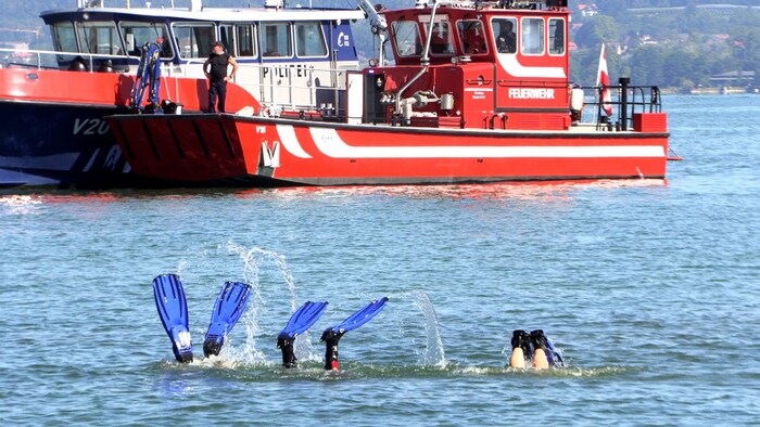 Auch die Feuerwehrboote waren im Einsatz.