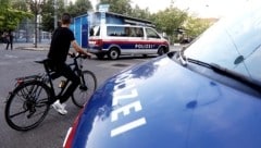 In den vergangenen Wochen stand der Yppenplatz immer wieder wegen Bandenkriegen und anderer Straftaten mit Messern im Visier der Polizei. (Bild: APA/ALEX HALADA)