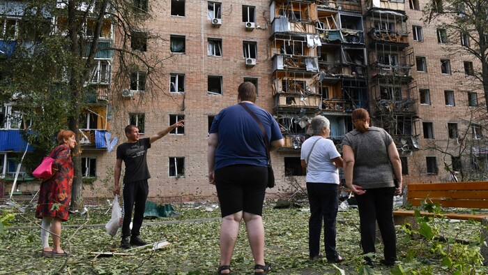 Ukrainian shelling in the Russian region of Kursk: residents of the house survey the damage in ...