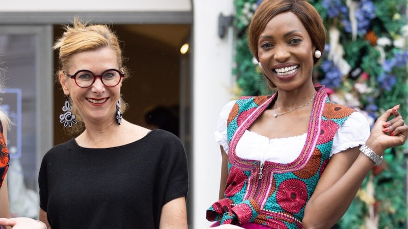 Misc. fashion boss Michaela Schirlbauer (left) with influencer Brenda Severin (Bild: (c) wildbild)