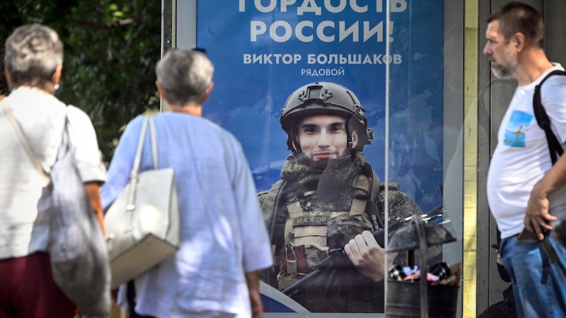 There is a lot of propaganda for the war in the Russian capital. (Bild: APA/AFP/Alexander NEMENOV)