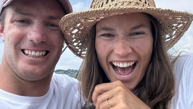 Lorena Abicht, who was Austria's first ever female Olympic surfer in Marseille, and Swiss Olympic sailor Sebastien Schneiter got engaged during the Games. (Bild: Lorena Abicht)