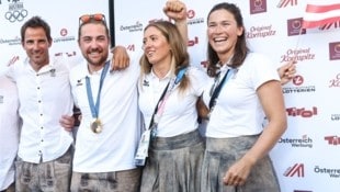 Lorena Abicht (ganz rechts), hier bei der Olympia-Goldfeier von Valentin Bontus im ...