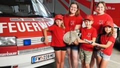 Sinnvolle Freizeitbeschäftigung in Erlauf: Die Kinderbetreuerinnen Bicker und Kammerer mit Luisa, Adrian und Antonia. (Bild: Crepaz Franz/Pressefoto Franz Crepaz)