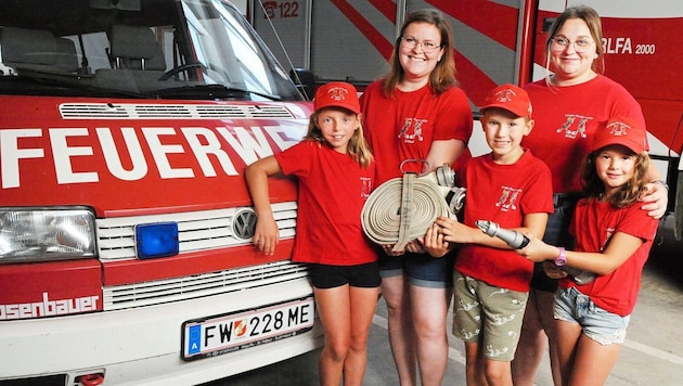 Sinnvolle Freizeitbeschäftigung in Erlauf: Die Kinderbetreuerinnen Bicker und Kammerer mit Luisa, Adrian und Antonia. (Bild: Crepaz Franz/Pressefoto Franz Crepaz)