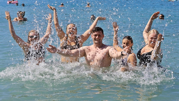 Der Attersee lockte bei 24 Grad Wassertemperatur wieder zahllose Badegäste an. Parkplätze waren Mangelware. (Bild: Hörmandinger Reinhard)