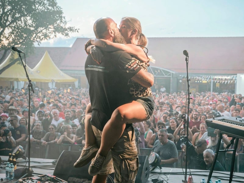 Die Überraschung war geglückt. Jetzt wird geheiratet. (Bild: RaMaR_Pictures)