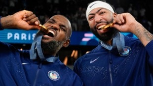 LeBron James und Anthony Davis begeisterten die Basketball-Fans (Bild: Copyright 2024 The Associated Press. All rights reserved)