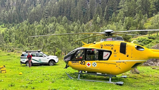 The teamwork with other emergency services, such as here with the rescue helicopter crew, is excellent. (Bild: Bergrettung Steiermark)