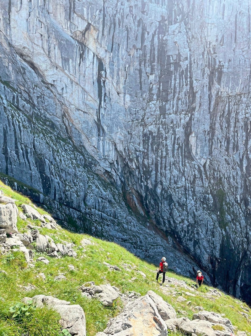 Die Suchaktion letzte Woche im Gesäuse nahm leider kein gutes Ende – ein Oberösterreicher stürzte hier in den Tod. (Bild: Bergrettung Steiermark)