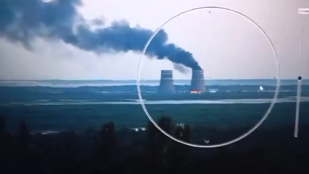 The Ukrainian head of state shared a video of the burning nuclear power plant. (Bild: Screenshot X @ZelenskyyUa)